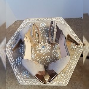 Ripple Effect Band Metallic Toe Mini Heels